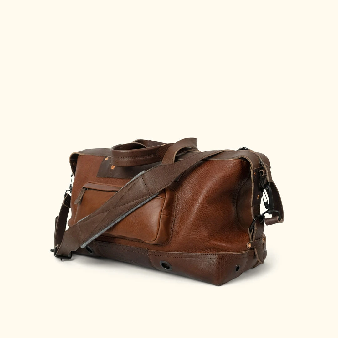 Buffalo Jackson Trading Co. Dakota Leather Weekend Bag | Chestnut Brown W/ Dark Hazelnut 4 Buffalo Jackson Trading Co. Dakota Leather Weekend Bag | Chestnut Brown W/ Dark Hazelnut