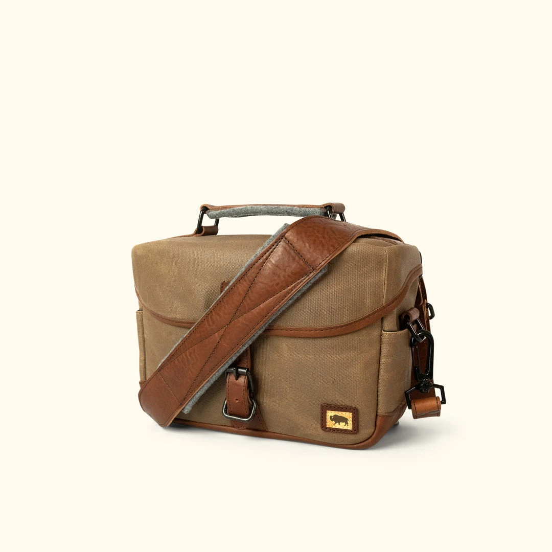 Buffalo Jackson Trading Co. Dakota Waxed Canvas Camera Bag | Field Khaki W/ Chestnut Brown Leather Outlet