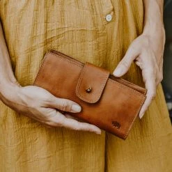 Buffalo Jackson Trading Co. Madison Checkbook Wallet | Saddle Tan Leather