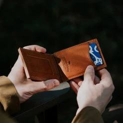 Buffalo Jackson Trading Co. Dakota Leather Magnetic Money Clip Bifold Wallet | Saddle Tan