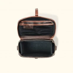 Buffalo Jackson Trading Co. Dakota Leather Camera Bag | Dark Hazelnut W/ Chestnut Brown 7 Buffalo Jackson Trading Co. Dakota Leather Camera Bag | Dark Hazelnut W/ Chestnut Brown