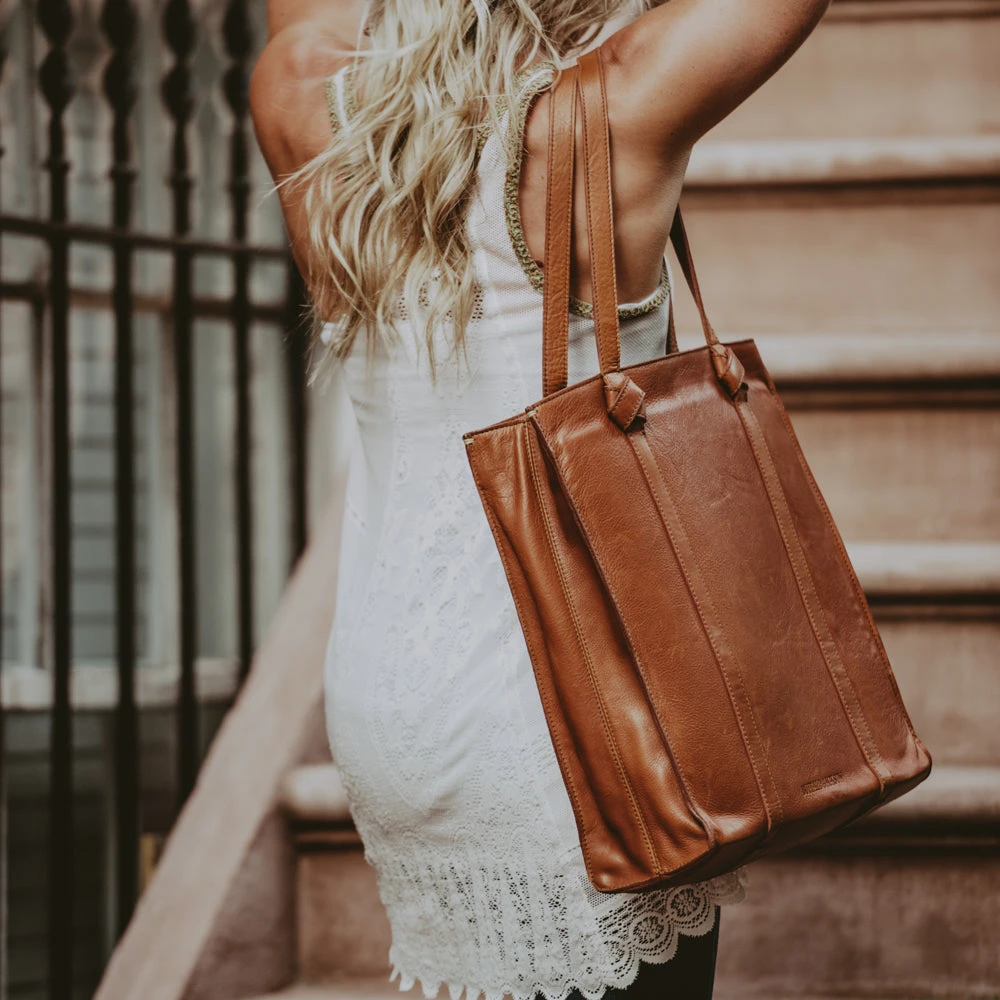 Buffalo Jackson Trading Co. Chelsea Leather Tote Bag | Honey Brown Buffalo Jackson Trading Co. Chelsea Leather Tote Bag | Honey Brown