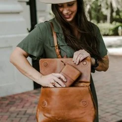 Buffalo Jackson Trading Co. Chelsea Leather Crossbody Handbag | Honey Brown