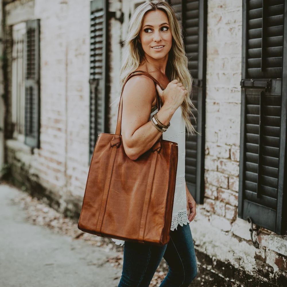 Buffalo Jackson Trading Co. Chelsea Leather Tote Bag | Honey Brown Buffalo Jackson Trading Co. Chelsea Leather Tote Bag | Honey Brown
