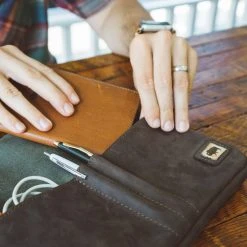 Buffalo Jackson Trading Co. Denver Waxed Canvas 13 Inch Laptop Case | Green W/ Dark Walnut Leather 11 Buffalo Jackson Trading Co. Denver Waxed Canvas 13 Inch Laptop Case | Green W/ Dark Walnut Leather