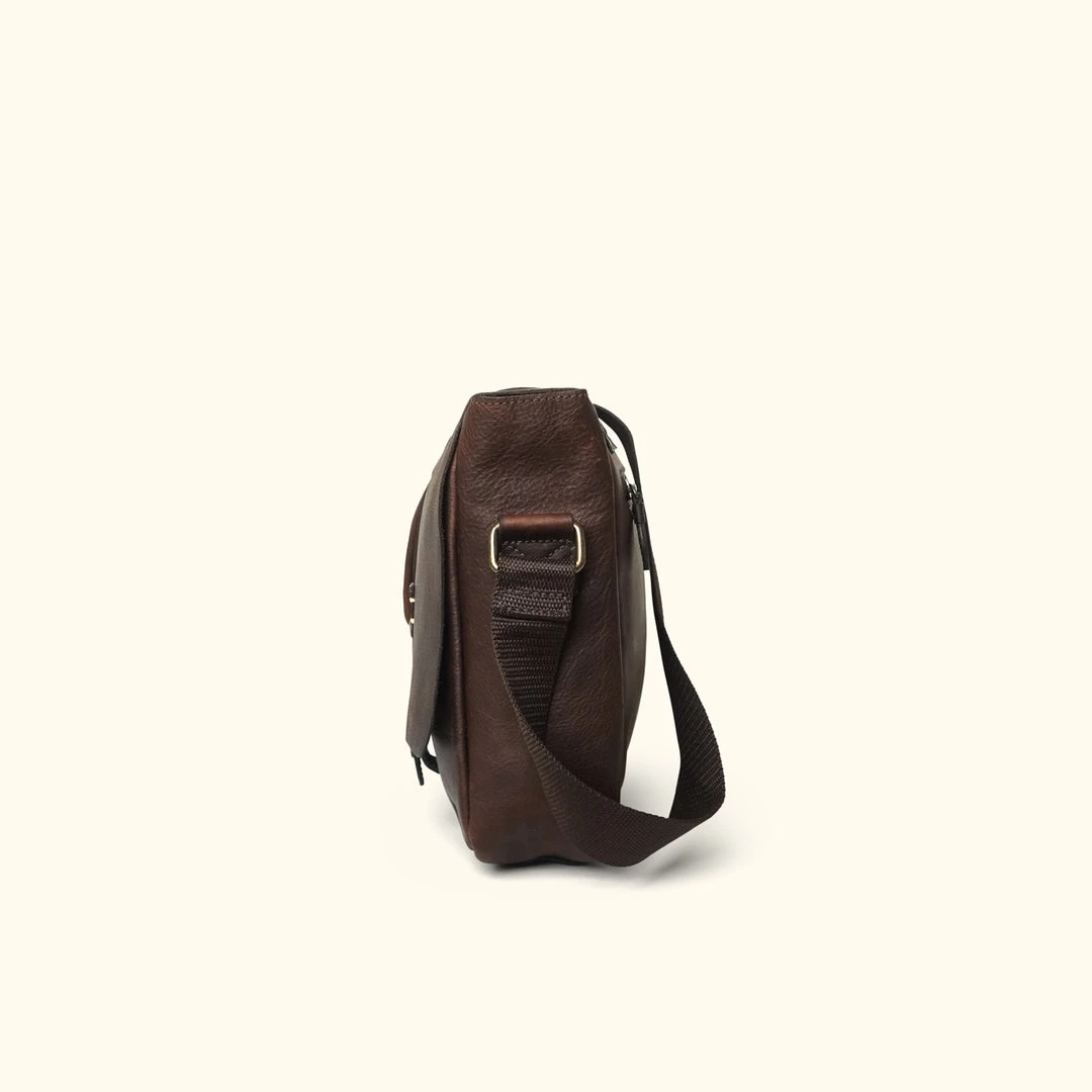 Buffalo Jackson Trading Co. Walker Leather Messenger Bag | Vintage Oak Leather Messenger Bags Buffalo Jackson Trading Co. Walker Leather Messenger Bag | Vintage Oak Leather Messenger Bags