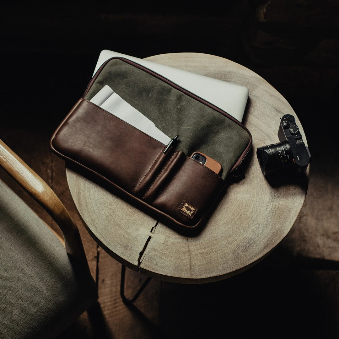Buffalo Jackson Trading Co. Denver Waxed Canvas 15 Inch Laptop Case | Green W/ Dark Briar Leather 5 Buffalo Jackson Trading Co. Denver Waxed Canvas 15 Inch Laptop Case | Green W/ Dark Briar Leather