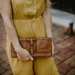 Buffalo Jackson Trading Co. Chelsea Leather Clutch | Honey Brown 6 Buffalo Jackson Trading Co. Chelsea Leather Clutch | Honey Brown